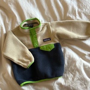 cutest baby patagonia fleece size 6-12m